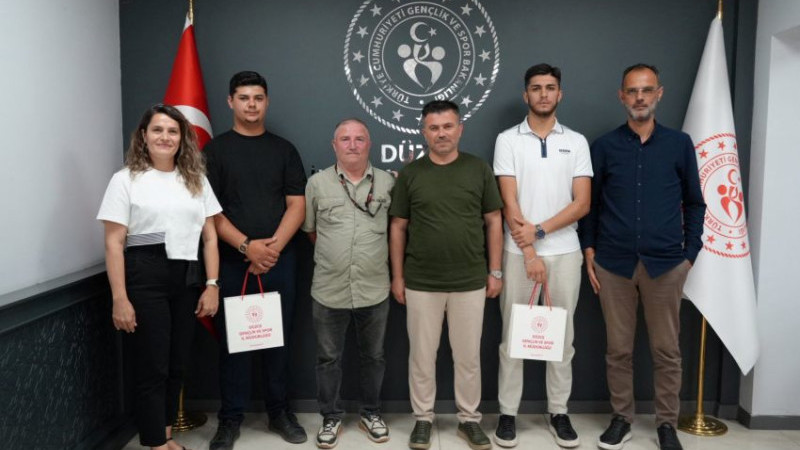 GENÇLİK VE SPOR İL MÜDÜRÜ YAZICI, BAŞARILI SPORCULARI AĞIRLADI