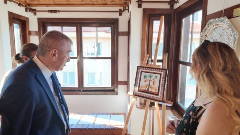 “KIYIYA VURAN SANAT” SERGİSİNİ AÇILDI
