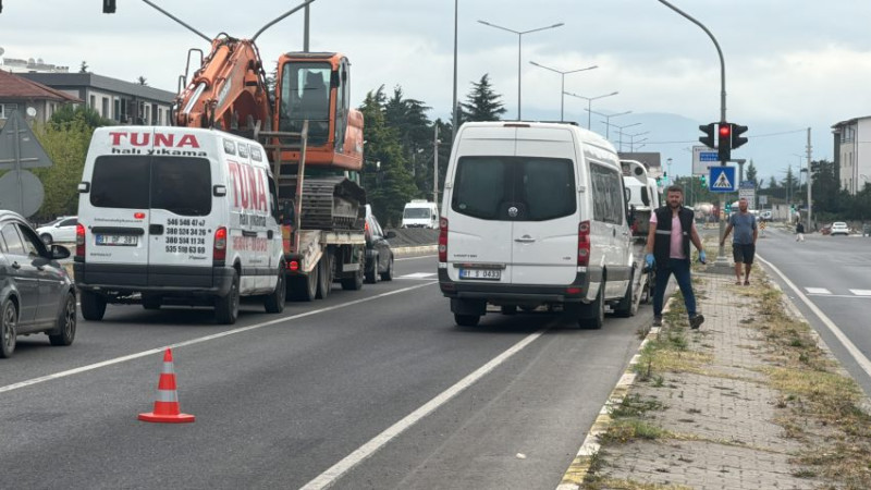 DÜZCE'DE MİNİBÜSÜN ÇARPTIĞI BİSİKLETLİ ÖLDÜ
