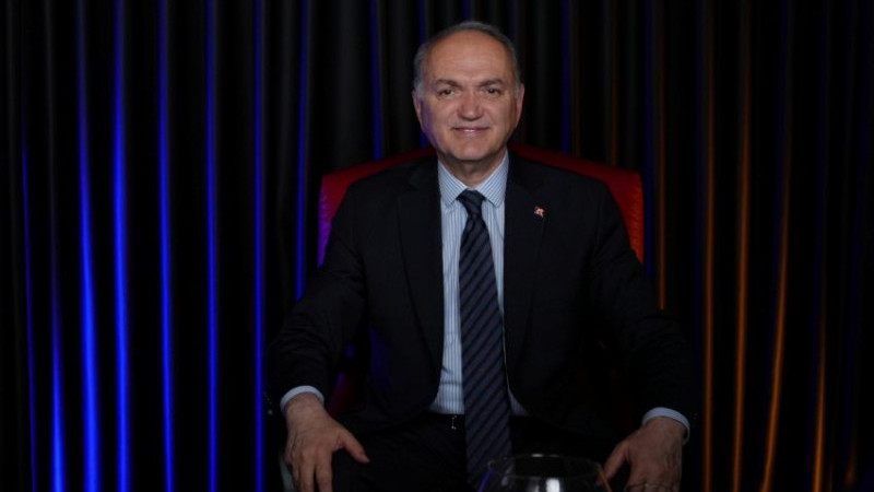 ÖZLÜ, “BAŞKAN’A SOR”DA SORULARI YANITLADI