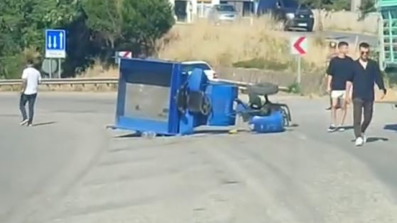 KAMYONUN ÇARPTIĞI PAT PAT SÜRÜCÜSÜ HAYATINI KAYBETTİ