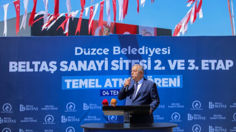 DÜZCE TSO BAŞKANI BIYIK, TÖRENDE BİR ANISINI ANLATTI 