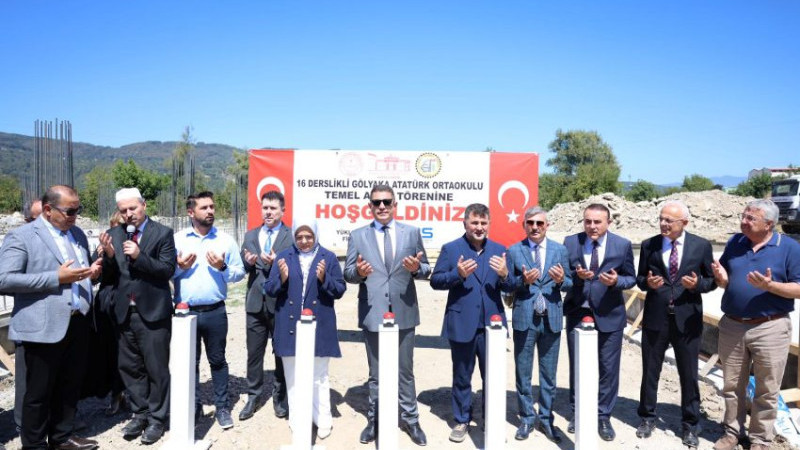ATATÜRK ORTAOKULU’NUN TEMEL ATMA TÖRENİ DÜZENLENDİ