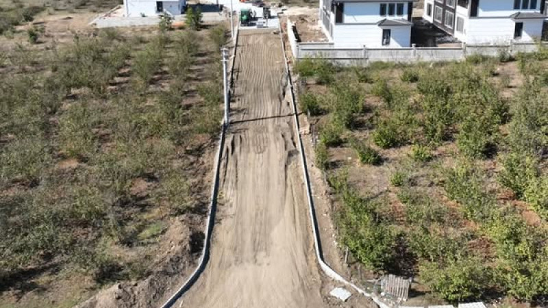 GÜMÜŞOVA’DA YOL YAPIM ÇALIŞMALARI DEVAM EDİYOR