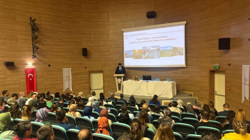 SAĞLIK PROFESYONELLERİ İÇİN KLİNİK SORUMLULUKLAR SEMPOZYUMU DÜZENLENDİ 