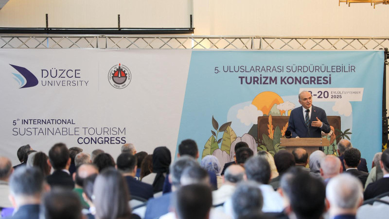 BAŞKAN ÖZLÜ’DEN SÜRDÜRÜLEBİLİR TURİZM KONGRESİNDE ÖNEMLİ AÇIKLAMALAR