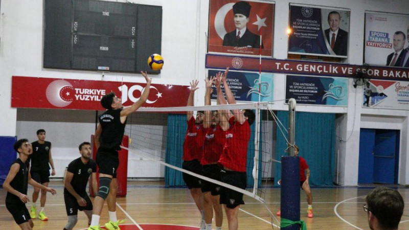 SPOR AKADEMİSİ ERKEK VOLEYBOL TAKIMI HAZIRLIKLARINI SÜRDÜRÜYOR