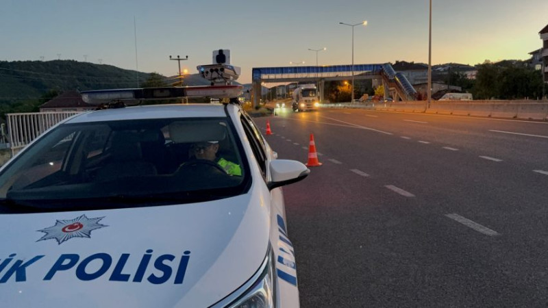 13 BİNDEN FAZLA ARAÇ DENETLENDİ 2 BİN 486 ARAÇ SÜRÜCÜSÜNE CEZA YAZILDI 