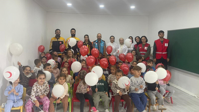 MİNİK ÖĞRENCİLERE AMBULANS TANITIMI 