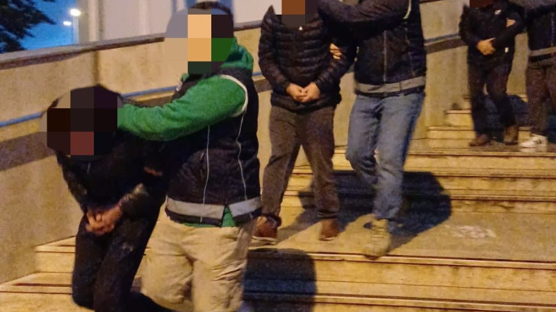 KAÇAK GÖÇMENLERİ TAŞIYAN ORGANİZATÖRLER YAKALANDI 