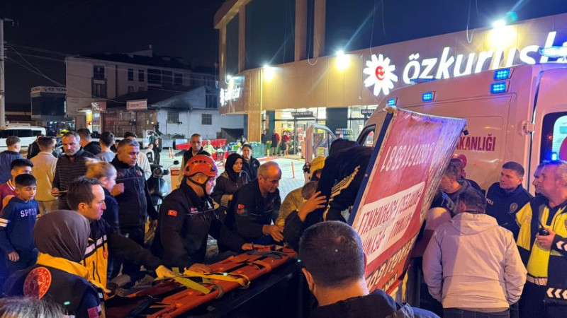 ELEKTRİKLİ ARAÇ KALDIRIMA ÇARPIP DEVRİLDİ: 1 YARALI
