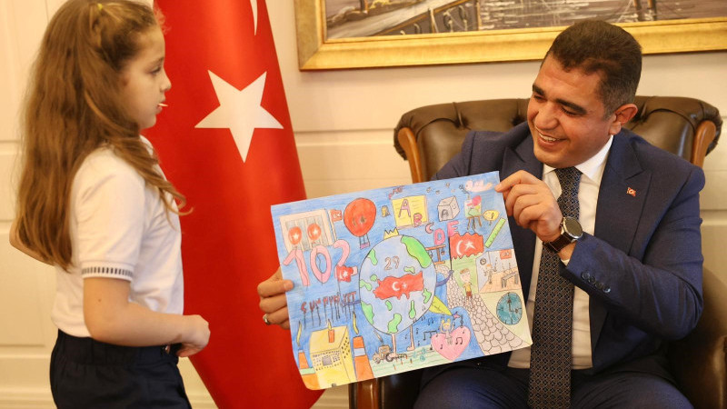 VALİ ASLAN, YARIŞMADA DERECEYE GİREN ÇOCUKLARI AĞIRLADI  