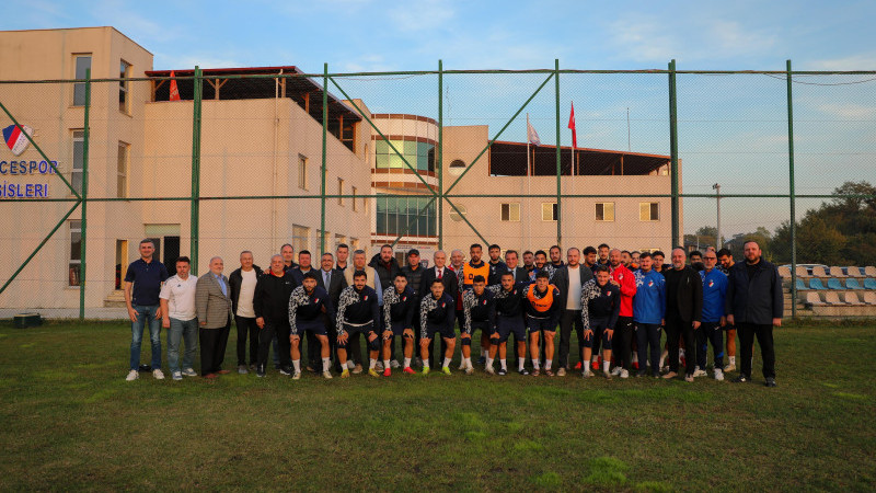 BAŞKAN ÖZLÜ’DEN DÜZCESPOR’A MORAL ZİYARETİ