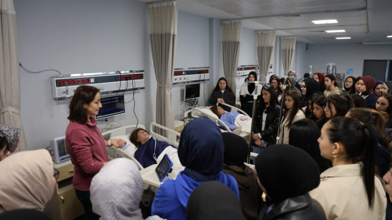 DÜZCE MEVLANA KIZ MESLEKİ VE TEKNİK ANADOLU LİSESİ’NDEN DÜ’YE ZİYARET