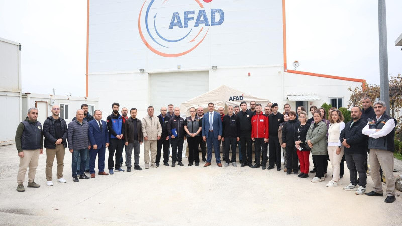 VALİ ASLAN KOMANDOLARI ZİYARET ETTİ