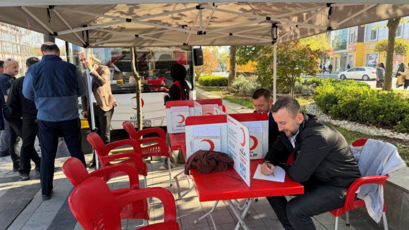 AZALAN KAN BAĞIŞINA DİKKAT ÇEKTİLER 