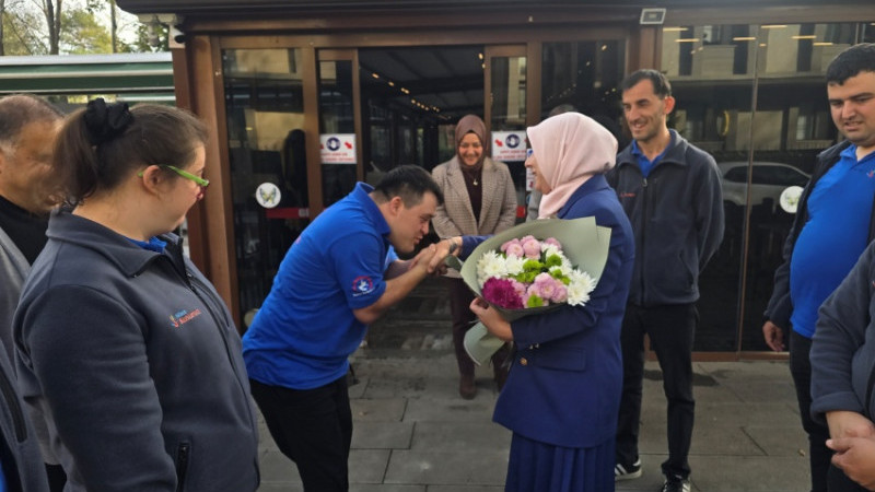 MÜDÜR ÖZER’DEN KUSURSUZ KAFE’YE ZİYARET