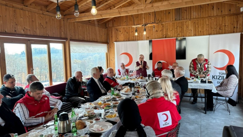 EFSANE SİYASETÇİ HOŞVER ONUR KONUĞU OLDU