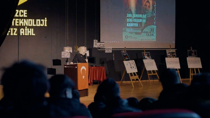 TANINMIŞ PROFESÖRDEN KONFERANS