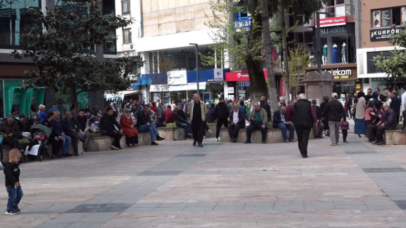 ‘ESNAFIN KREDİYE ERİŞİMİNDEKİ  ENGELLER KALDIRILMALI’