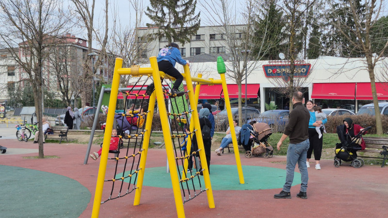 ÇOCUKLAR EĞLENDİ EBEVEYNLERİ İFTAR SAATİNİ BEKLEDİ 