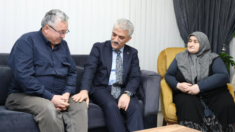 VALİ MAKAS ŞEHİT AİLELERİNİ ZİYARET ETTİ   