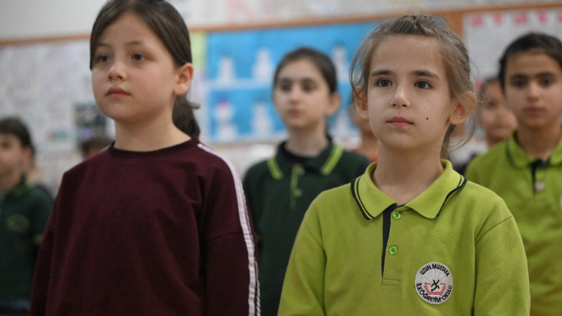 DEPREM ŞEHİTLERİ OKULLARDA ANILDI