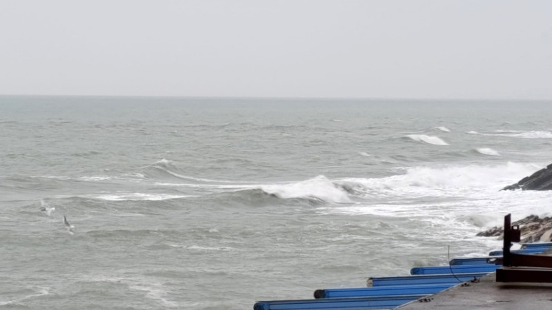 AKÇAKOCA’DA DALGA BOYU YÜKSELDİ