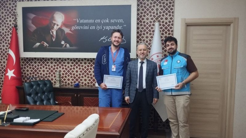 İL MÜDÜRÜ YILMAZ’DAN BAŞARILI  HEKİMLERE TEŞEKKÜR BELGESİ