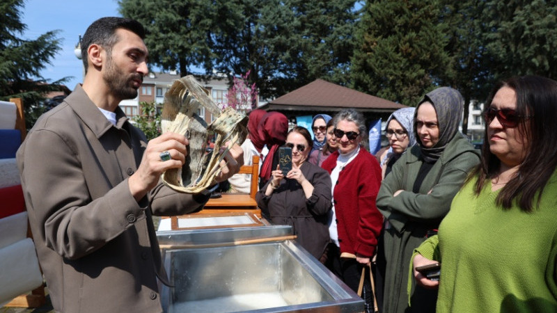 BİLİM KAFEDE TARIMSAL ATIKLARIN SANATSAL KAĞIDA DÖNÜŞÜM YOLCULUĞU ANLATILDI
