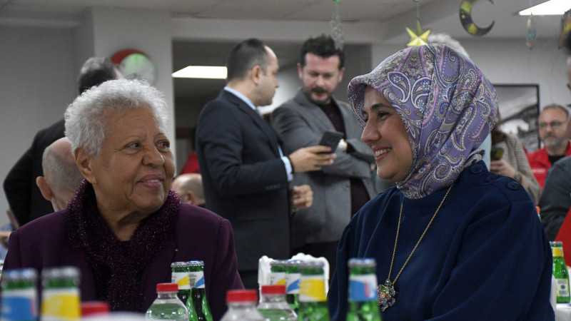 TÜRK KIZILAY GENEL BAŞKANI YILMAZ HUZUREVİ SAKİNLERİYLE İFTAR YAPTI