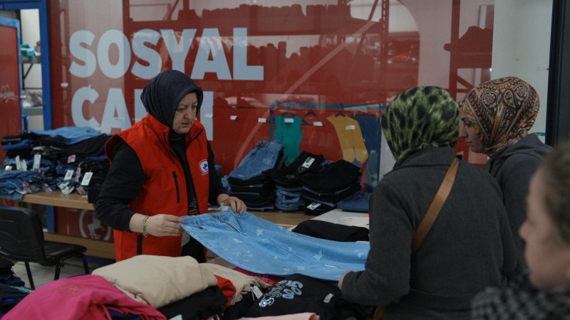 DÜZCE BELEDİYESİ’NDEN 1800 ÇOCUĞA BAYRAMLIK HEDİYESİ 