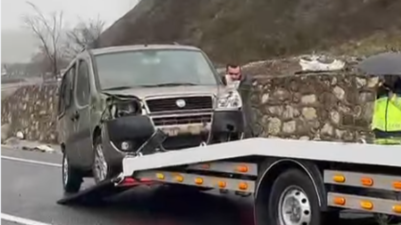 YAĞIŞLI HAVA KAZAYI GETİRDİ