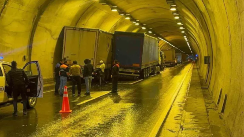 TÜNELDE TIR KAZASI 