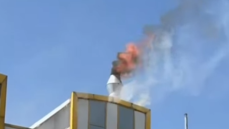 FABRİKA BACASINDA ÇIKAN YANGIN BÜYÜMEDEN SÖNDÜRÜLDÜ