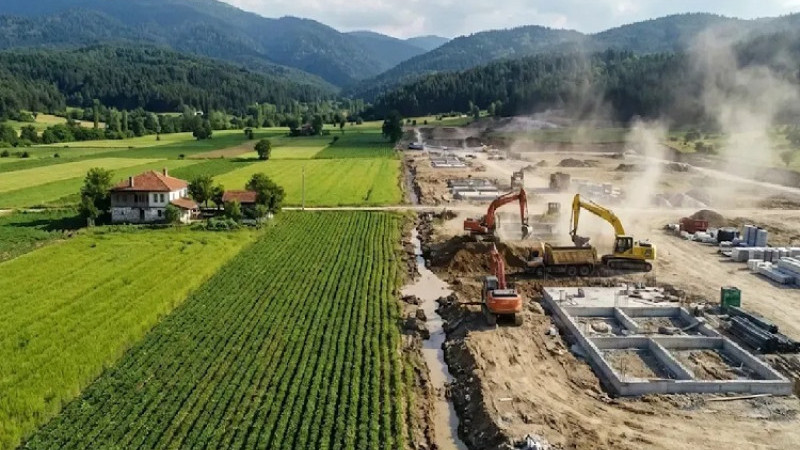 ‘EKİM ALANLARI BETON  YIĞINLARI İLE DOLDU’