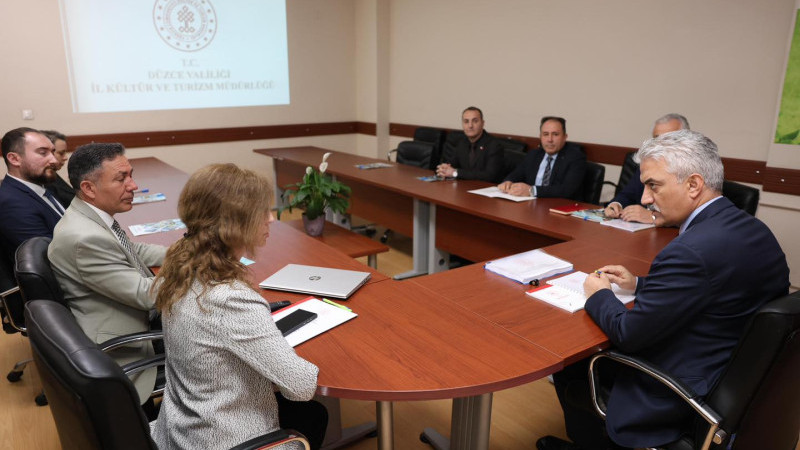 VALİ MAKAS TURİZM ÇALIŞMALARINI DİNLEDİ