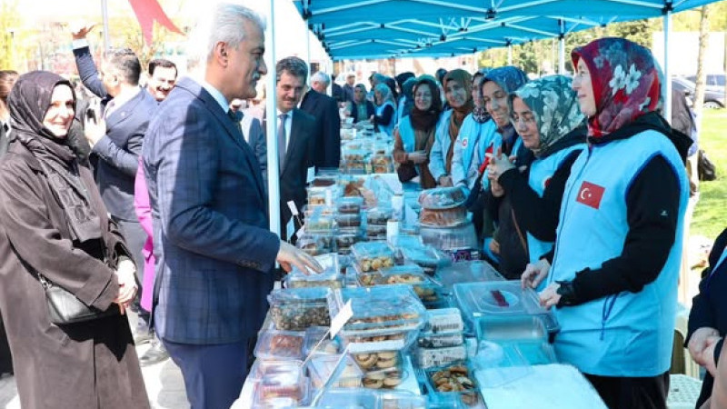 VALİ MAKAS HAYIR ÇARŞISINI ZİYARET ETTİ