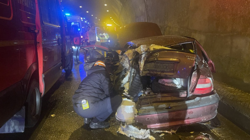 DÜZCE PLAKALI TIR KAZA YAPTI: 5 YARALI