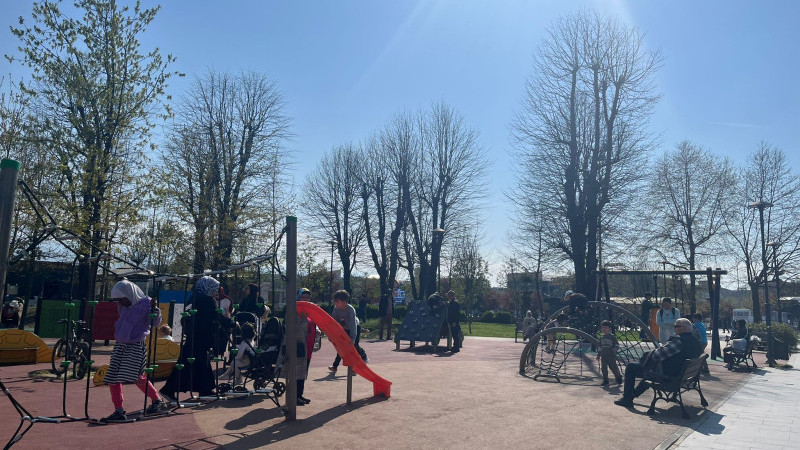 DÜZCELİLER PARKLARA AKIN ETTİ