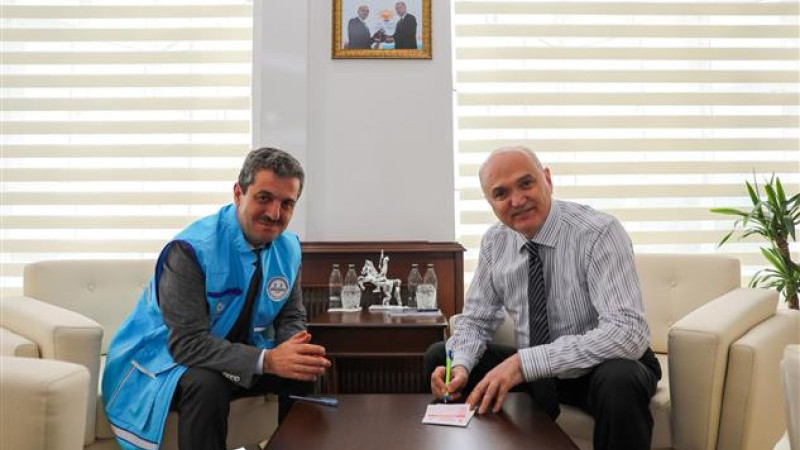 FARUK ÖZLÜ’DEN “KURBANINI PAYLAŞ” KAMPANYASINA DESTEK