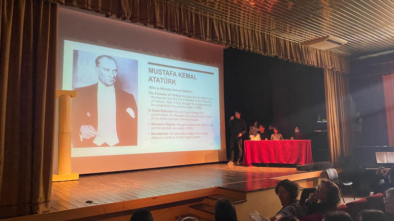 DÜZCELİ ÖĞRENCİLERDEN GURURLANDIRAN SUNUM