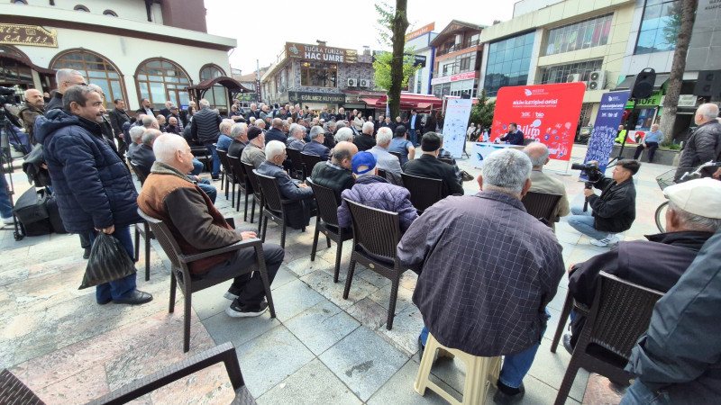 DÜZCE ÜNİVERSİTESİ MEYDANLARA İNDİ