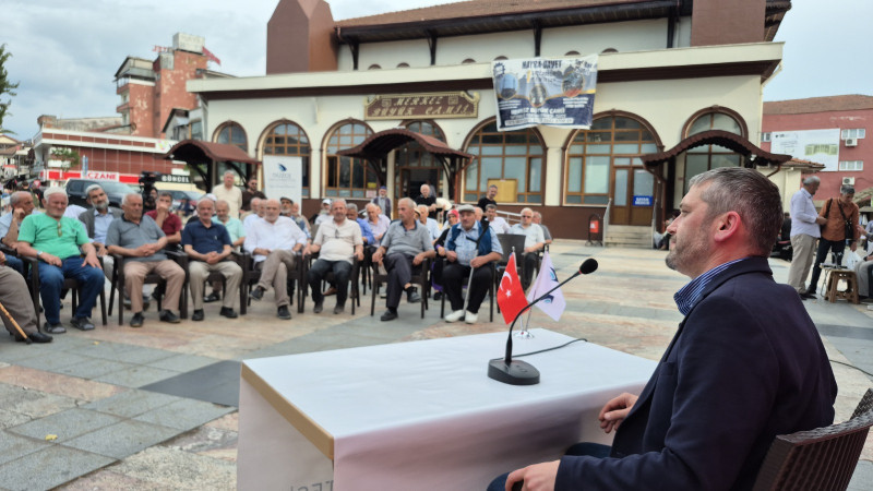 ÜROLOJİ DOKTORU, CAMİ ÖNÜNDE PROSTAT HASTALIKLARINI ANLATTI