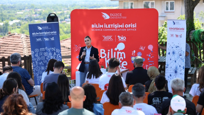 BİLİM KAFEDE BETONUN RENKLİ DÜNYASI ANLATILDI