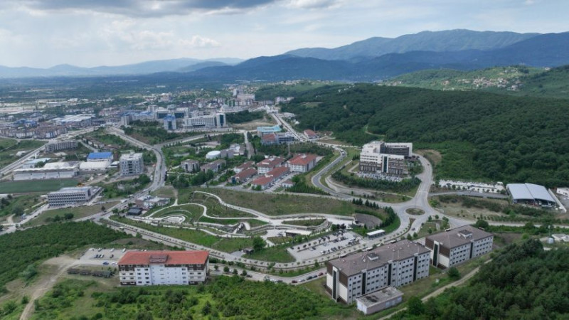 DÜZCE ÜNİVERSİTESİ 21 BASAMAK BİRDEN YÜKSELDİ