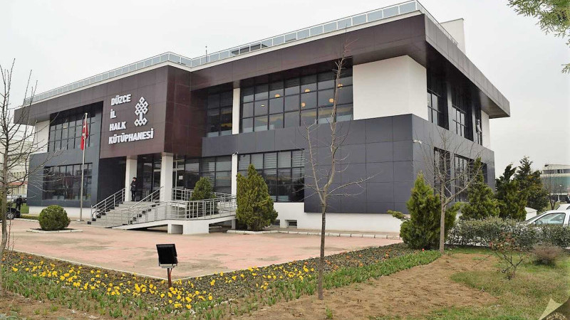 KÜTÜPHANEDE YAZ ŞENLİĞİ BAŞLIYOR