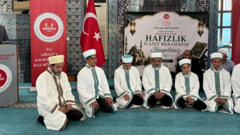 GENÇ HAFIZLAR İCAZET BELGELERİNİ ALDI 