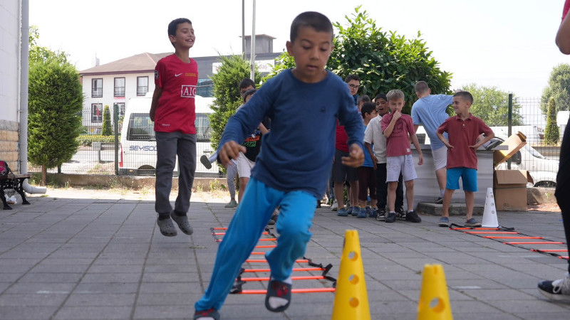 SPORLA HEM EĞLENİYOR HEM ENERJİLERİ ATIYORLAR