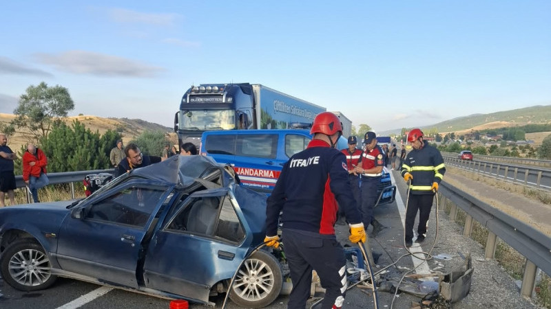 OTOMOBİL İLE YOLCU OTOBÜSÜ ÇARPIŞTI